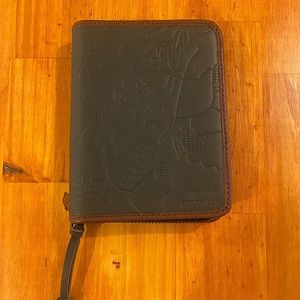 Rare Fossil leather map embossed zip travel wallet passport case